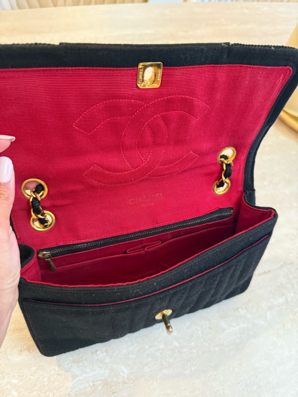 CHANEL Black Quilted Shoulder Bag with Gold Chain - Picture 5 of 10